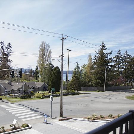Pacific Point Market And Suites Powell River Exterior foto