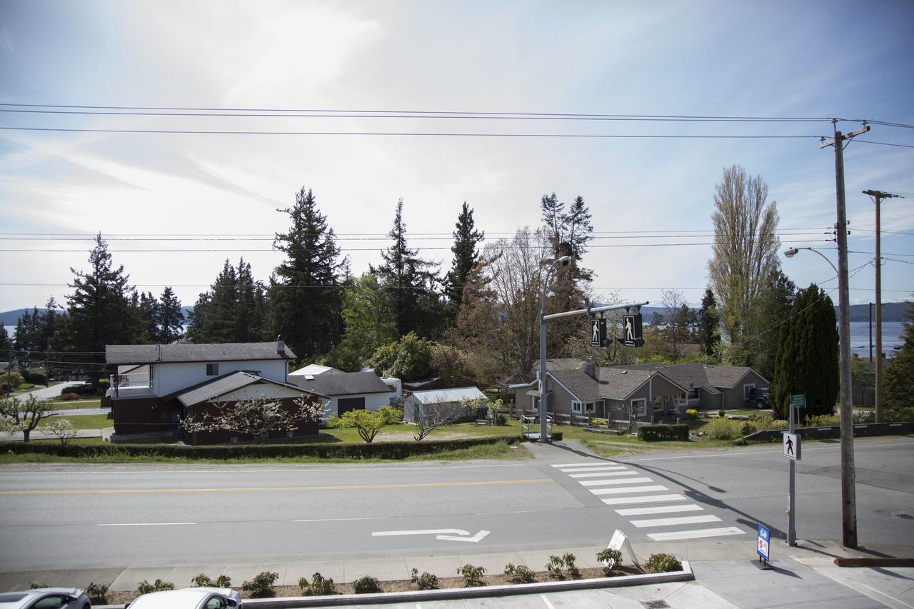 Pacific Point Market And Suites Powell River Exterior foto